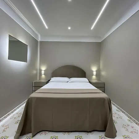 2000 Hotell