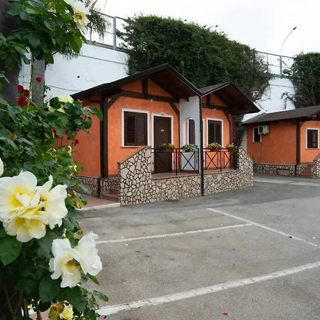 2000 Hotell