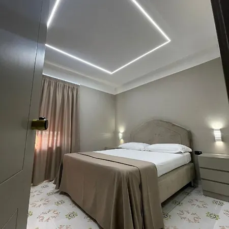 2000 Hotel