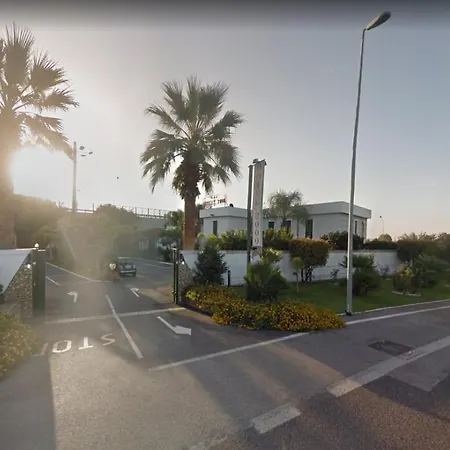 2000 Hotel